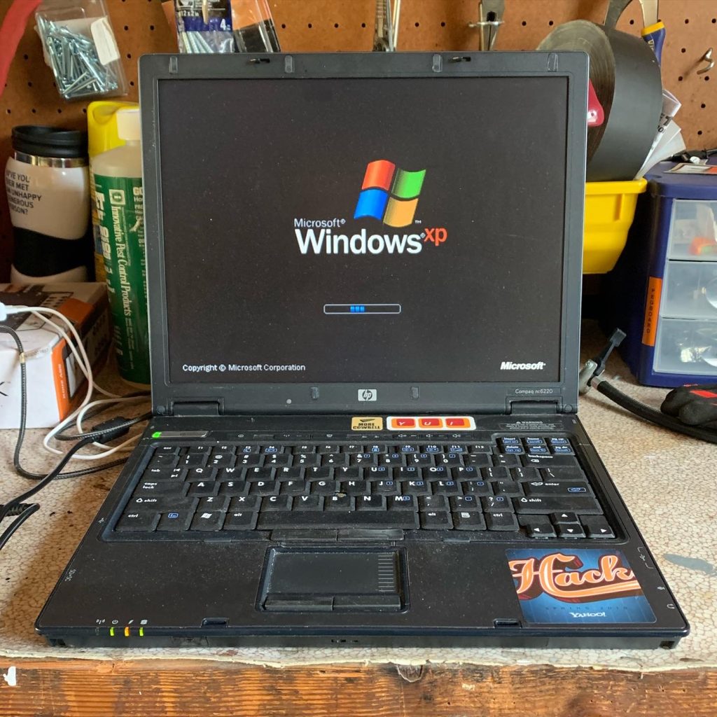 HP Compaq nc6220 laptop booting Windows XP in the author's garage